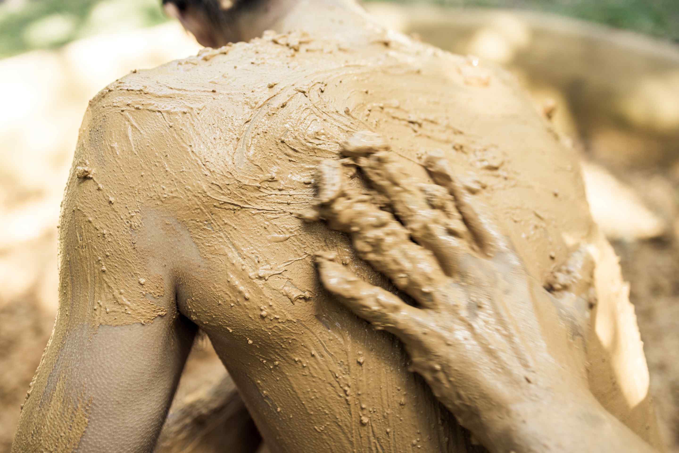 guest-having-mud-bath.jpg